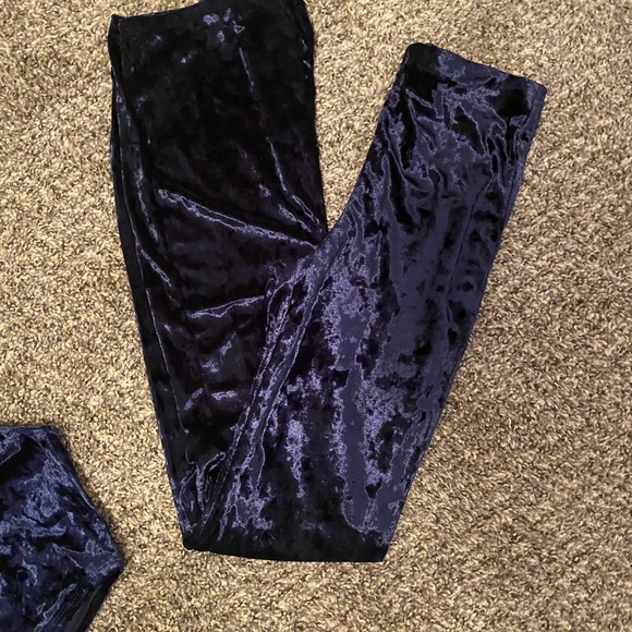 Velvet 2 Piece Set - Picture 3 of 3